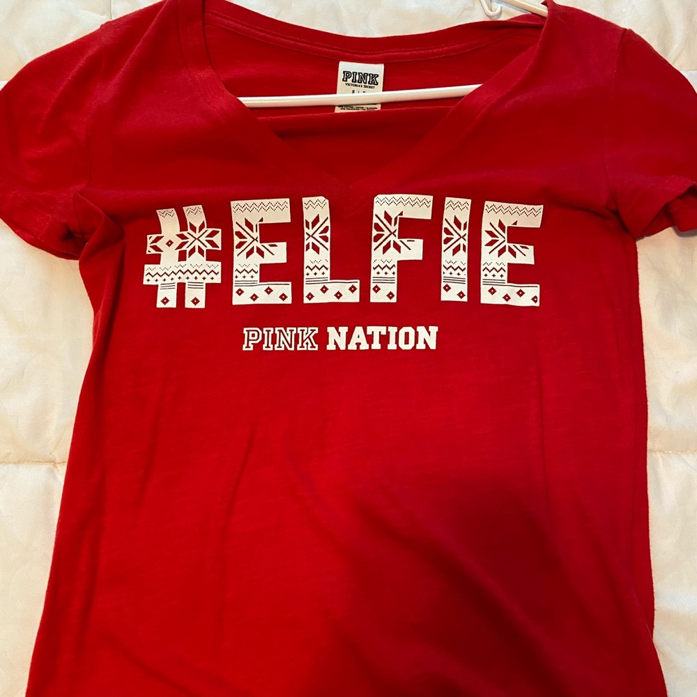 PINK Christmas Theme #elfie red top